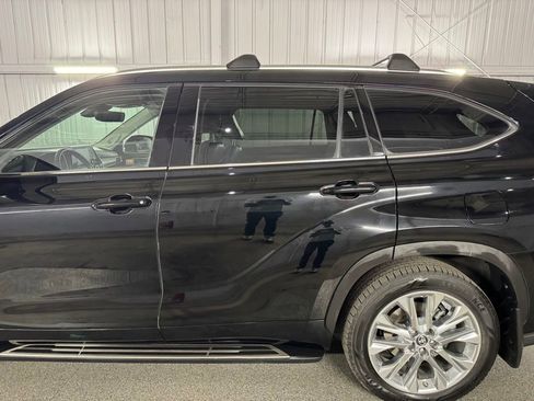 Used 2020 Toyota Highlander Limited AWD/4WD image 16