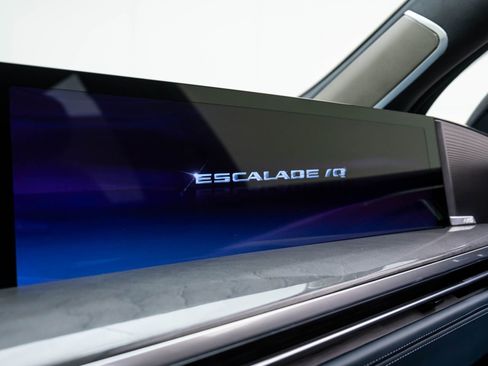 New 2025 Cadillac Escalade IQ Sport 2 w/ LPO, ONYX Package AWD/4WD image 32