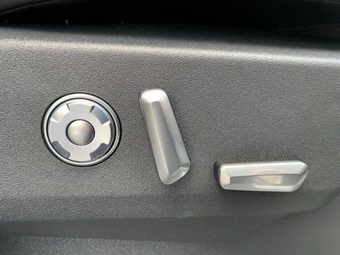 New 2026 Lincoln Navigator L Premier AWD/4WD image 16