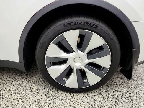 Used 2021 Tesla Model Y Long Range AWD/4WD image 9