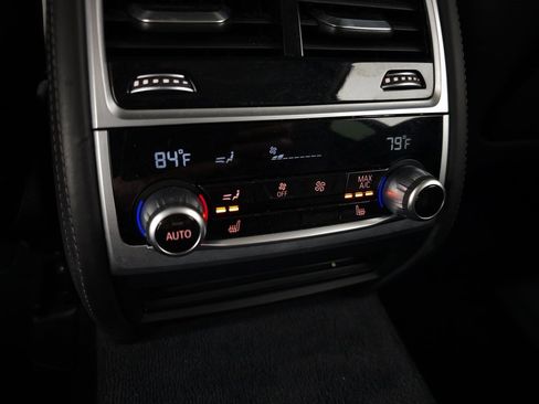 Used 2020 BMW 745e xDrive image 41