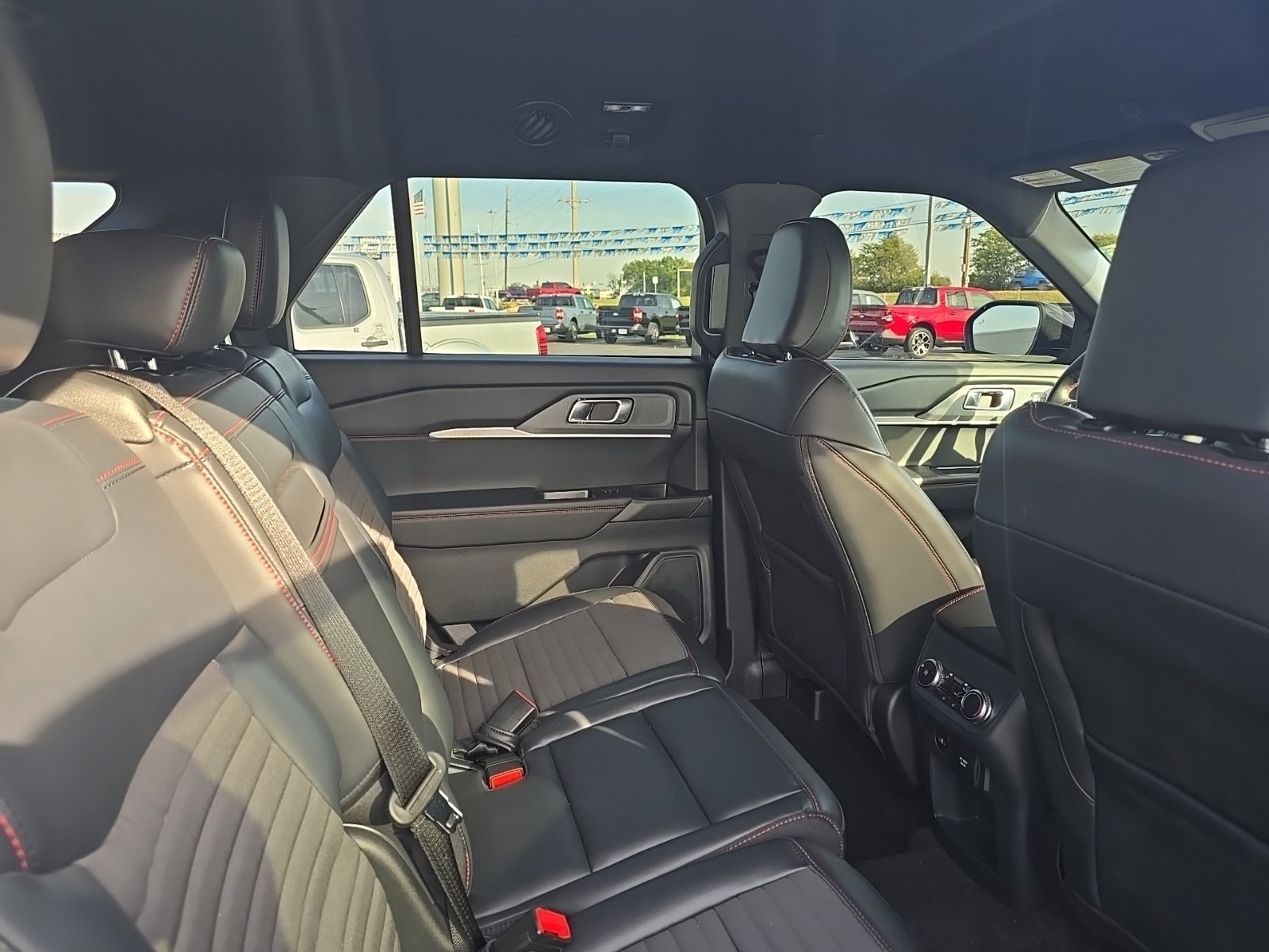 Used 2025 Ford Explorer ST-Line w/ Premium Package AWD/4WD image 10