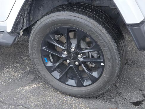 Used 2022 Jeep Wrangler Unlimited Sahara w/ Cold Weather Group image 18