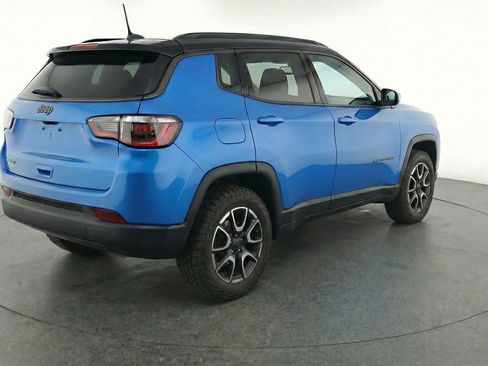 Used 2025 Jeep Compass Trailhawk AWD/4WD image 9