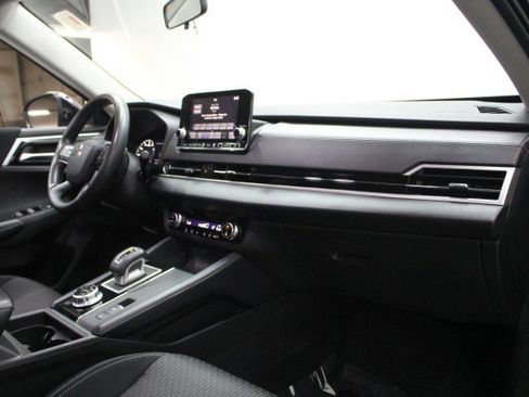 Used 2022 Mitsubishi Outlander ES image 20