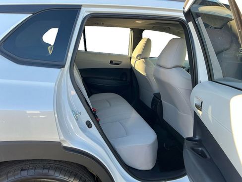 Used 2024 Toyota Corolla Cross LE w/ Moonroof Package image 23