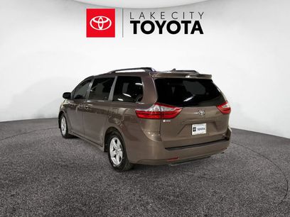 Used 2019 Toyota Sienna LE w/ LE Preferred Package