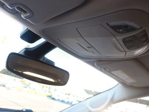 Used 2022 Chrysler Pacifica Touring-L image 25