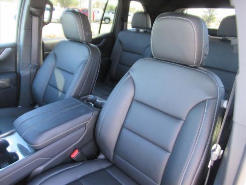 Used 2025 GMC Acadia Elevation image 16