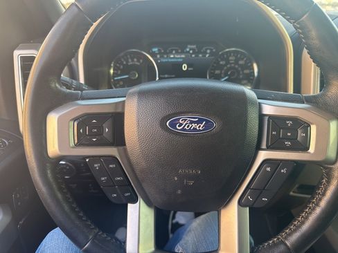 Used 2020 Ford F150 Lariat image 12