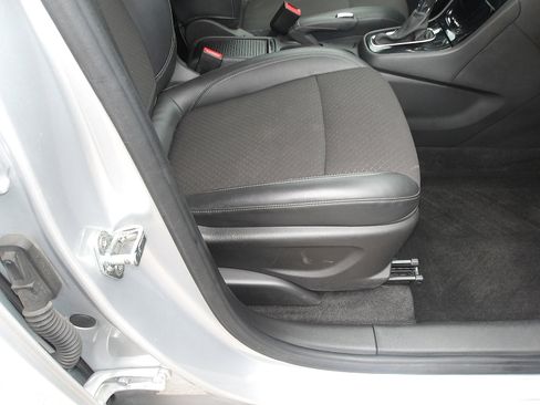 Used 2018 Buick Encore Sport Touring FWD image 9