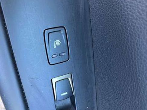 Used 2013 Hyundai Azera w/ Technology Pkg image 12