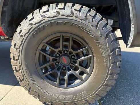 Used 2019 Toyota Tacoma TRD Off-Road w/ Technology Package image 9