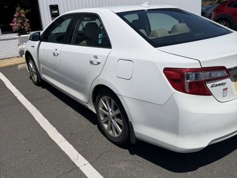 Used 2012 Toyota Camry XLE w/ Leather Pkg FWD image 4