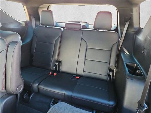 Used 2025 Chevrolet Traverse RS image 22