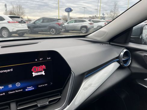 Used 2025 Chevrolet Trax LT image 34