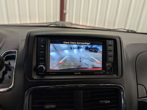 Used 2016 Dodge Grand Caravan SXT FWD image 23