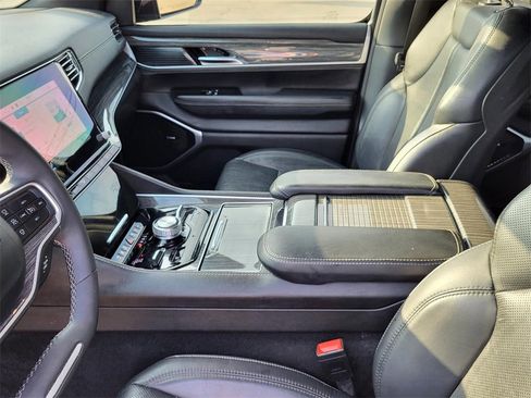 Used 2022 Jeep Wagoneer Series III w/ Premium Group I image 32