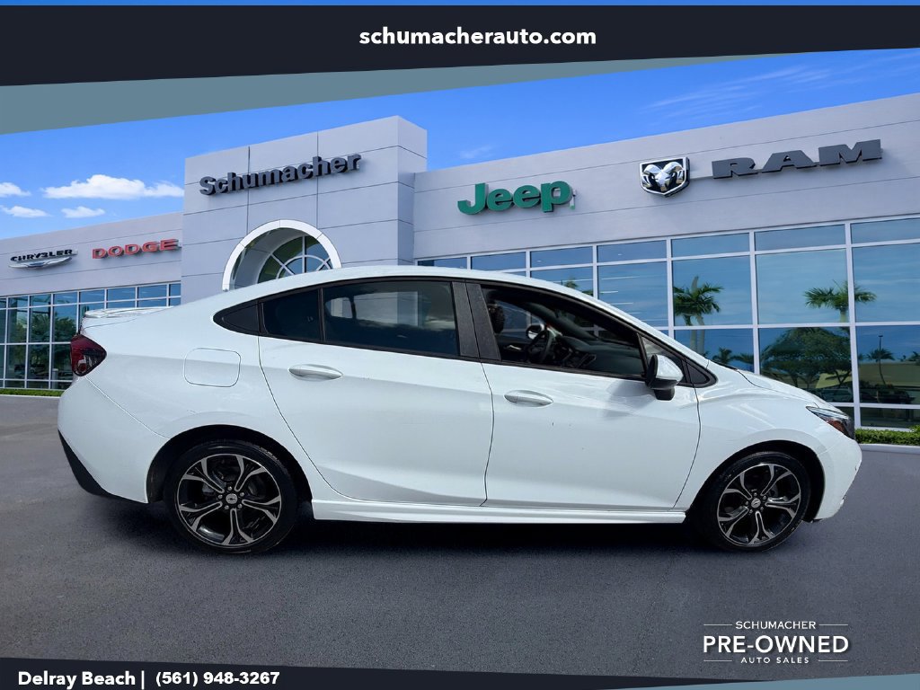 Used 2019 Chevrolet Cruze LT w/ RS Package FWD image 8