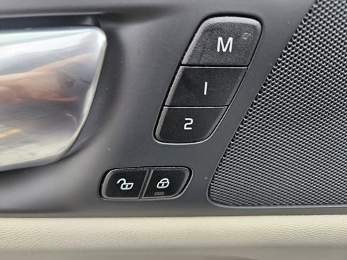 Used 2024 Volvo S60 B5 Plus image 19