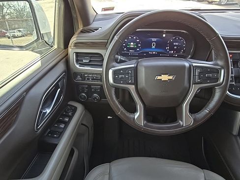 Used 2022 Chevrolet Suburban LT w/ Luxury Package image 33