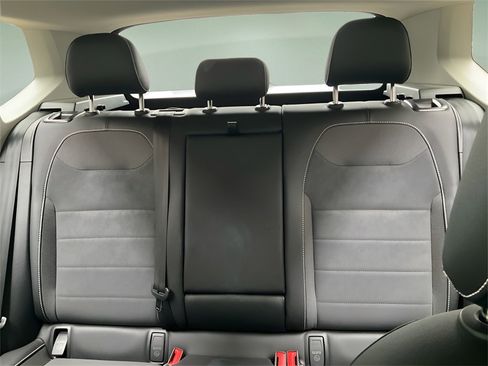 Used 2022 Volkswagen Taos SE image 12