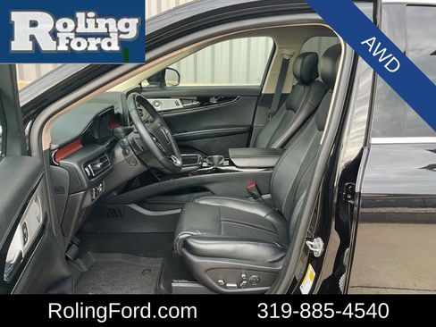 Used 2023 Lincoln Nautilus Reserve w/ Equipment Group 202A image 4