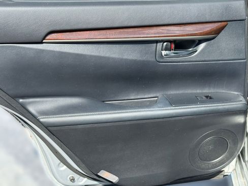 Used 2013 Lexus ES 350 w/ Luxury Pkg image 29