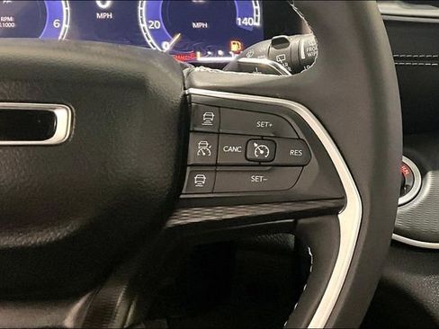 Used 2024 Jeep Grand Cherokee Altitude image 12