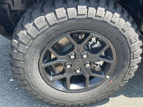 New 2025 Jeep Gladiator High Tide image 37