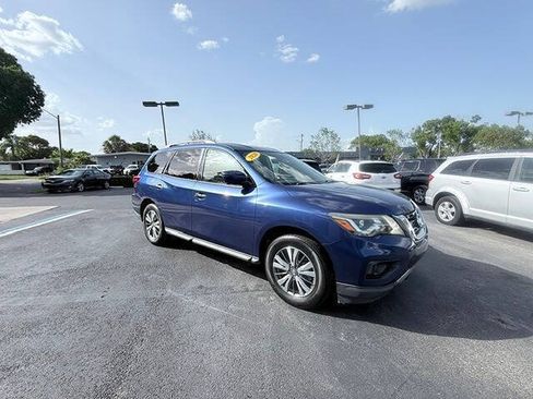 Used 2020 Nissan Pathfinder SL FWD image 2