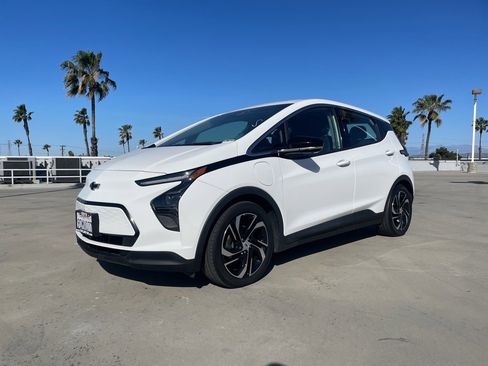 Used 2023 Chevrolet Bolt LT w/ Infotainment Package image 5