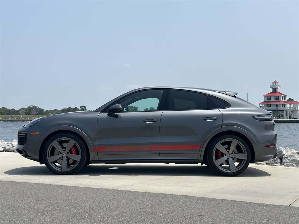 Used 2022 Porsche Cayenne GTS AWD/4WD image 3