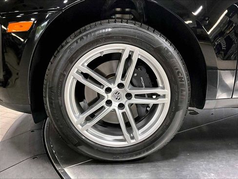 Used 2024 Porsche Macan image 14