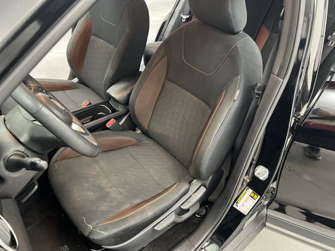 Used 2024 Nissan Kicks SR FWD image 11