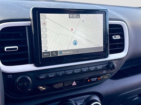 Certified 2022 Hyundai Venue Limited image 10