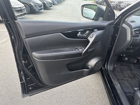 Used 2019 Nissan Rogue Sport SV w/ All-Weather Package image 16