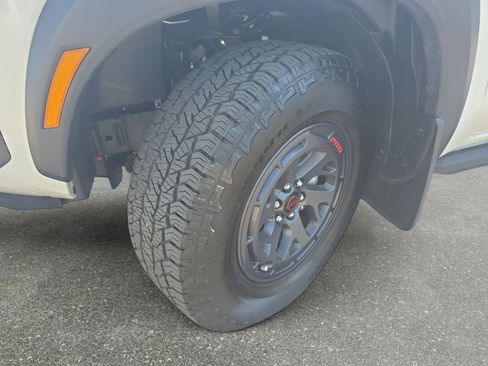 Used 2025 Nissan Frontier PRO-4X AWD/4WD image 30