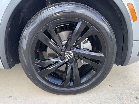 Used 2023 Volkswagen Tiguan SE R-Line image 16