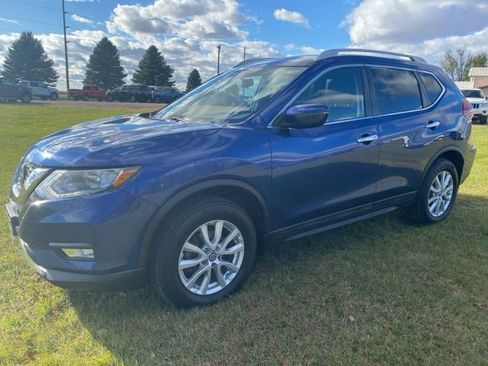 Used 2020 Nissan Rogue SV image 3