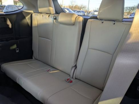 Used 2023 Toyota Highlander XLE image 29