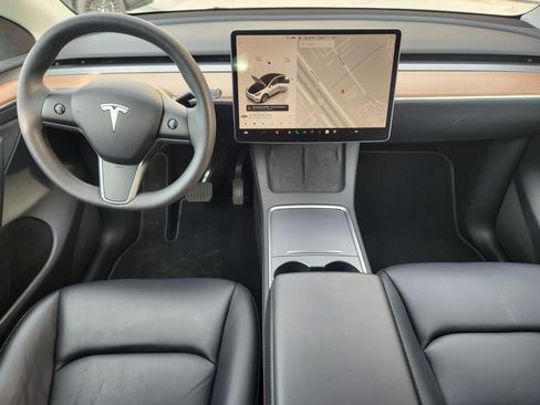 Used 2023 Tesla Model Y Long Range image 10