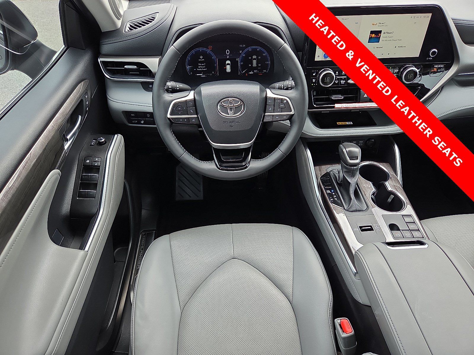 Used 2025 Toyota Highlander Limited FWD image 13