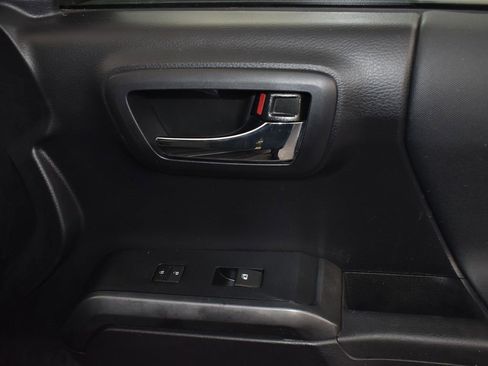 Used 2020 Toyota Tacoma TRD Off-Road image 21