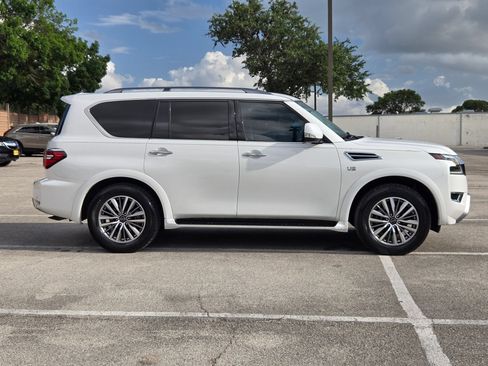 Used 2021 Nissan Armada SV w/ SV Appearance Package RWD image 3