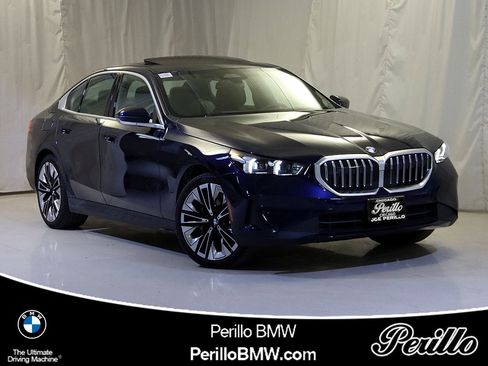 Used 2026 BMW 530i xDrive w/ Premium Package image 1