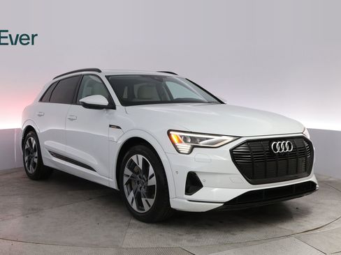 Used 2022 Audi e-tron Premium w/ Convenience Plus Package image 13