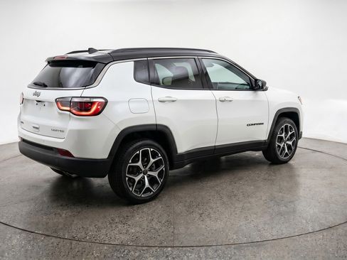 Used 2025 Jeep Compass Limited AWD/4WD image 9
