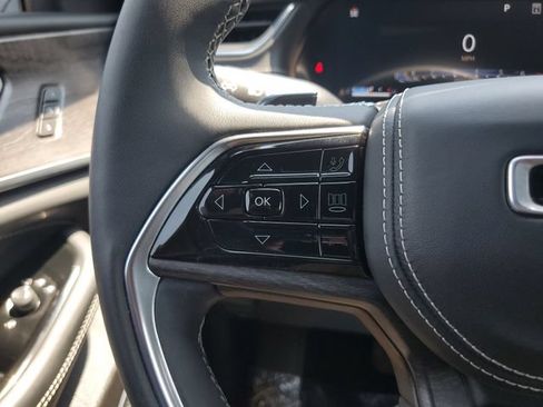Certified 2023 Jeep Grand Cherokee Overland AWD/4WD image 27