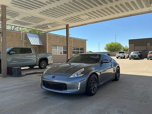 Used 2014 Nissan 370Z Coupe RWD image 1
